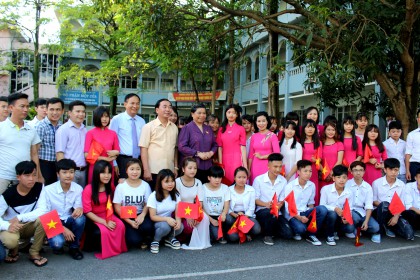 Đồng chí Tòng Thị Phóng-Uỷ viên Bộ chính trị, Phó chủ tịch thường trực Quốc hội cùng đoàn công tác đến thăm và làm việc với trường Cao đẳng Kinh tế-Tài chính Thái Nguyên.